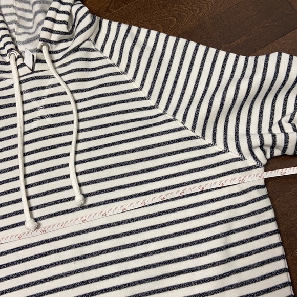 H&M Stripe Cropped Hoodie - Picture 8 of 11